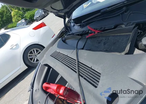 2023 Tesla Model Y Awd/Long Range Dual Motor All-Wheel Drive z USA, uszkodzony, nr VIN 7SAYGDEE8PA145857